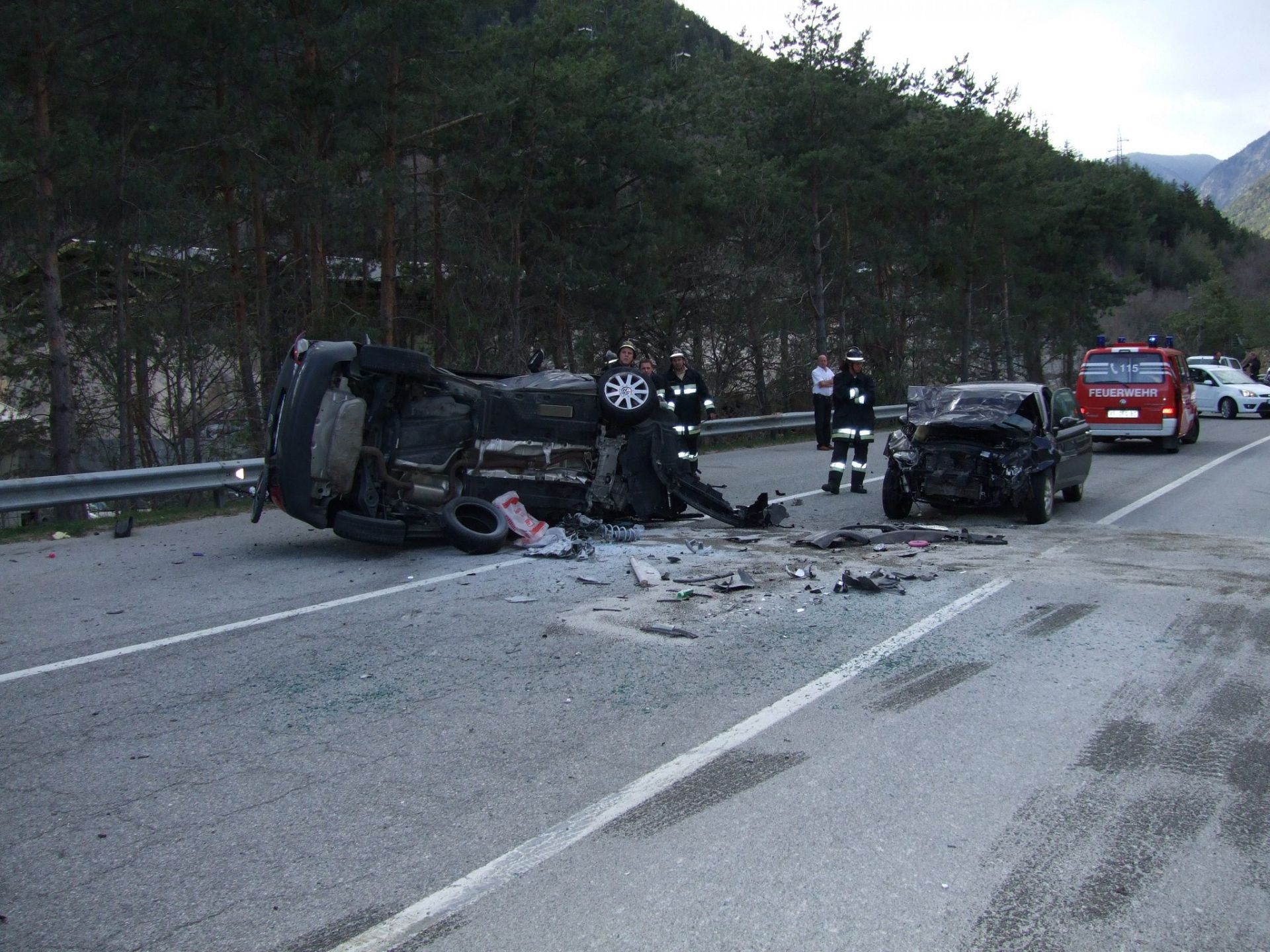 Einsatz 13 am 16.04.2010 Frontalzusammenstoß zweier PKW Brennerstaatsstraße Höhe Auobahneinfahrt