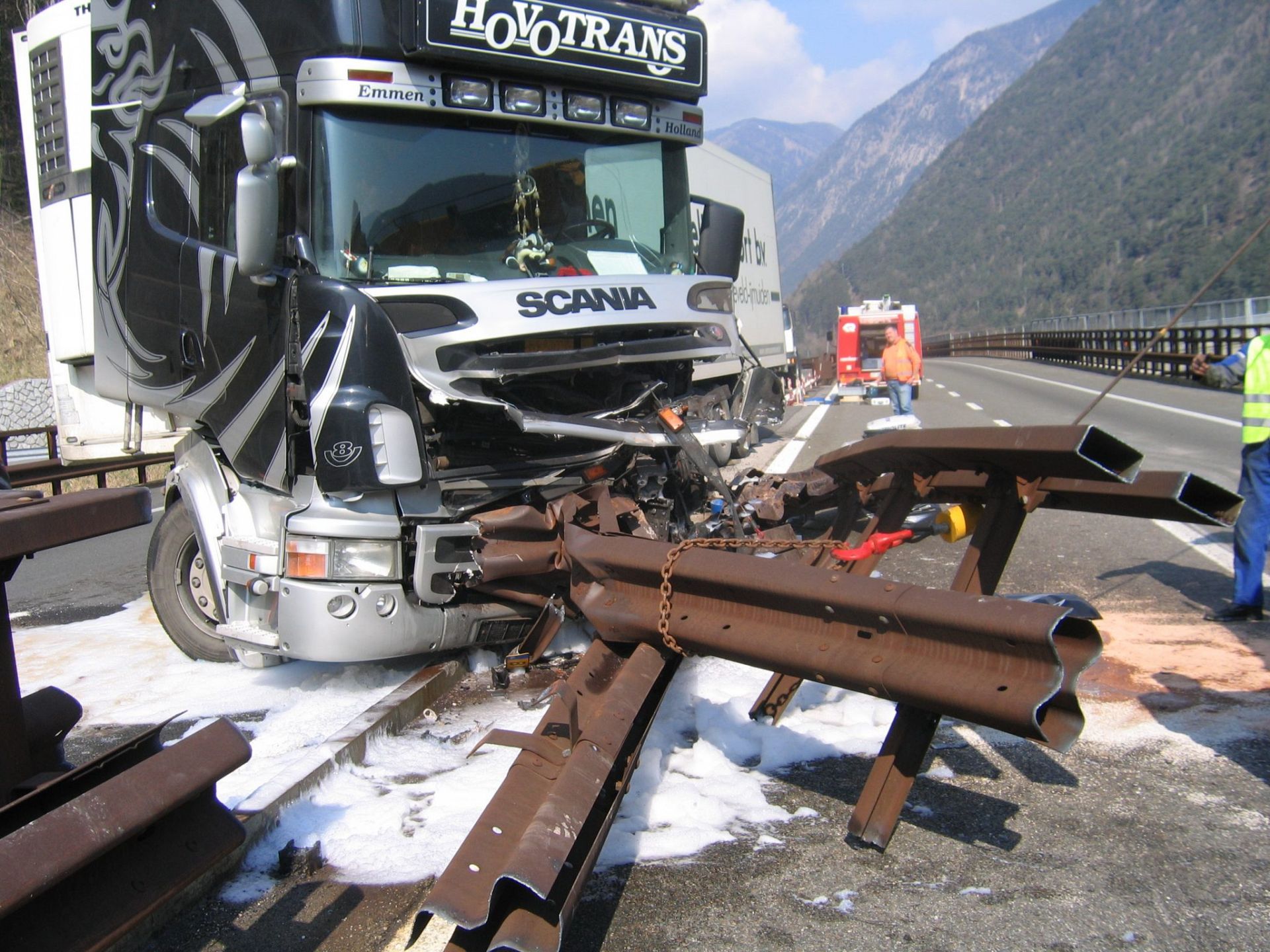 Einsatz 14 am 29.03.2007 LKW prallt gegen Mittelleitplanke A22 Südspur