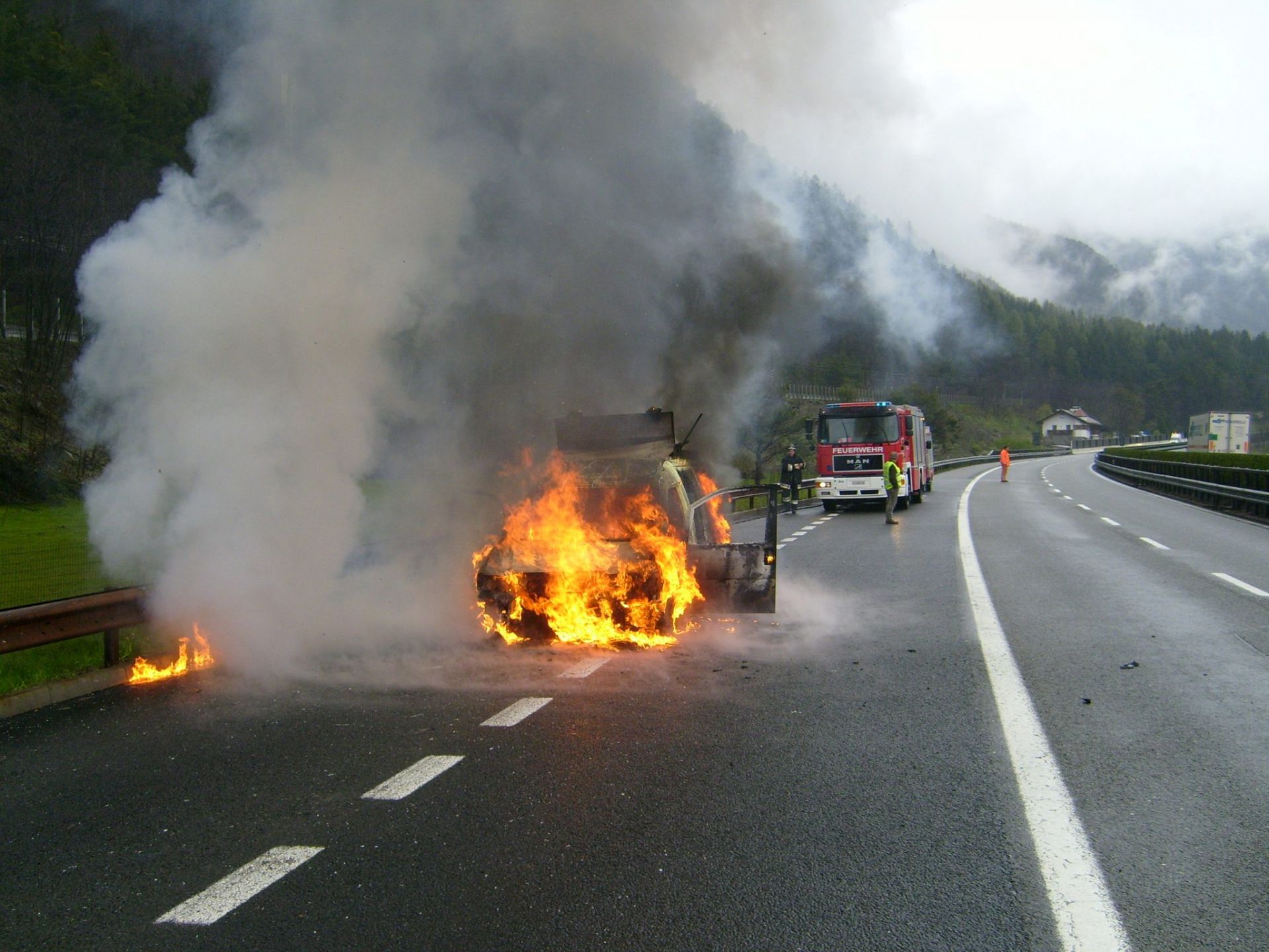 Einsatz 19 am 22.04.2008 PKW in Vollbrand A22 Südspur