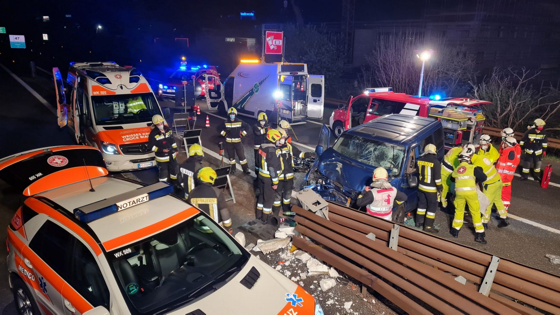 Einsatz 21 vom 19.04.2021 PKW kollidiert mit Mittelleitplanke A22 Nordspur