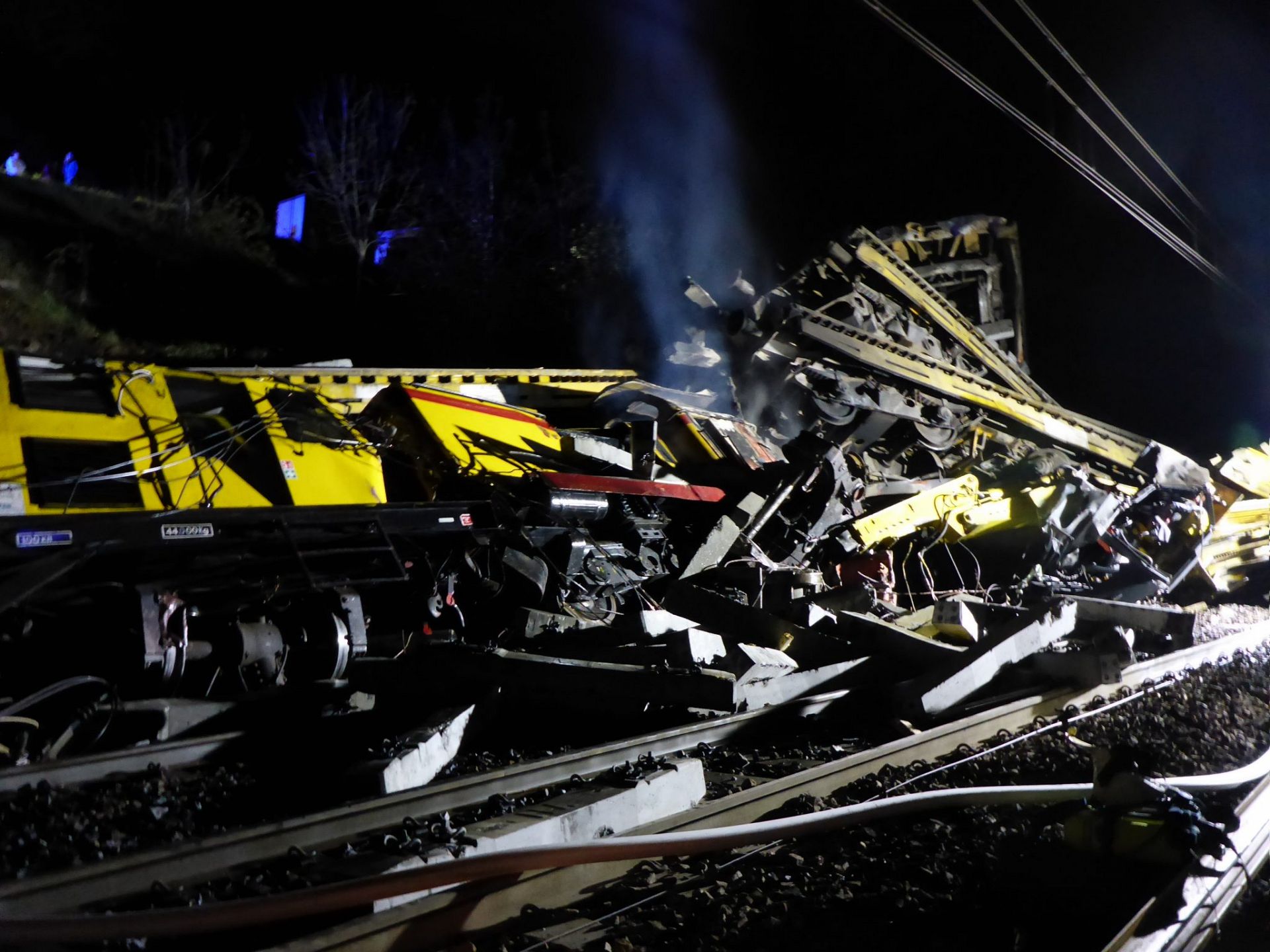 Einsatz 23 am 26.04.2017 Zugunglück bei Neuhäusler, Gleisbauzüge prallen ineinander