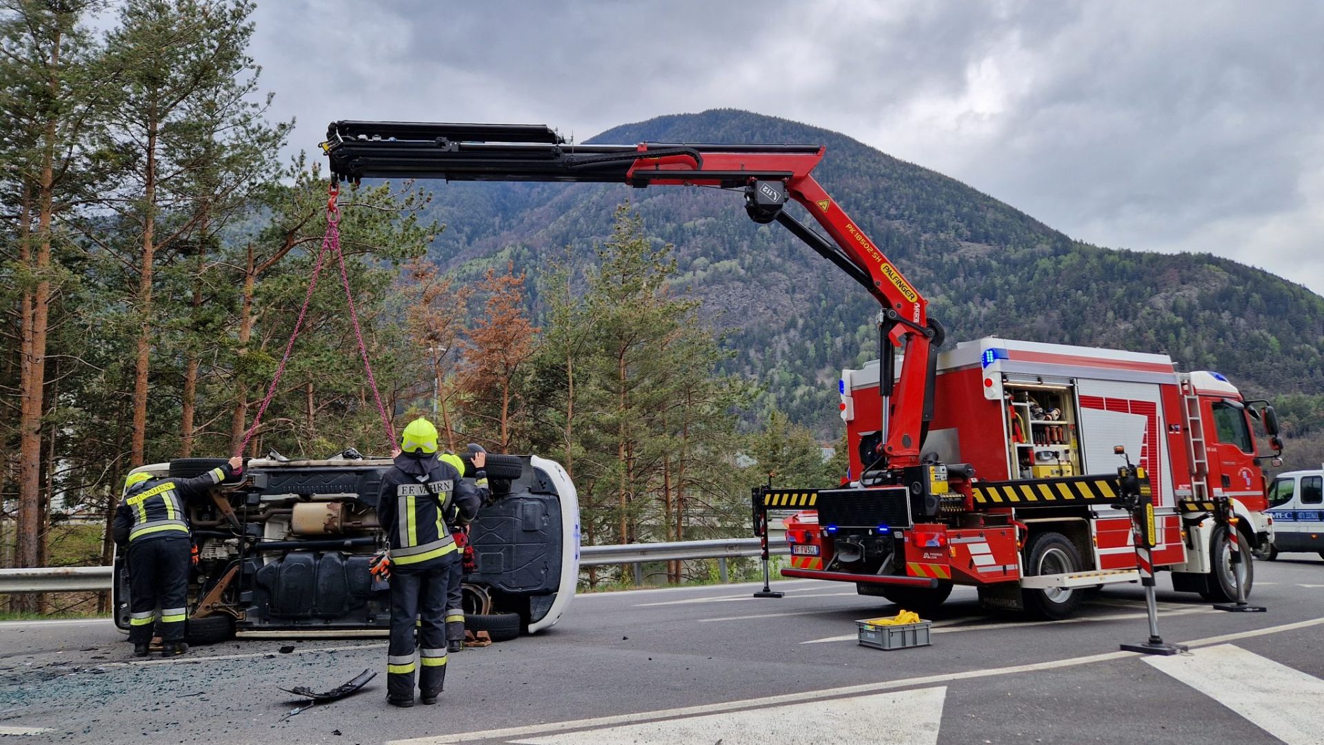 Einsatz 26 am 23.04.2023 – PKW überschlägt sich bei Autobahneinfahrt