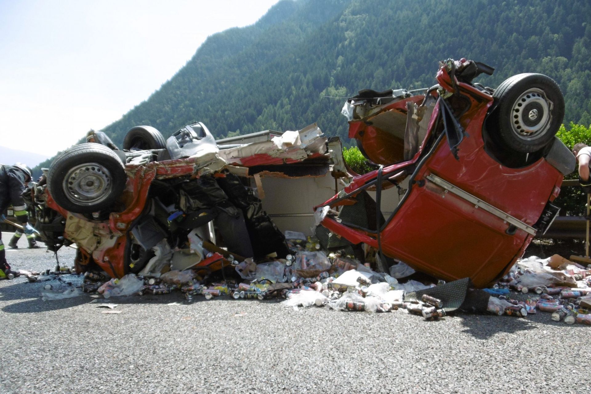 Einsatz 29 am 11.07.2016 Kleintransporter prallt gegen Betonabgrenzung A22 Nordspur