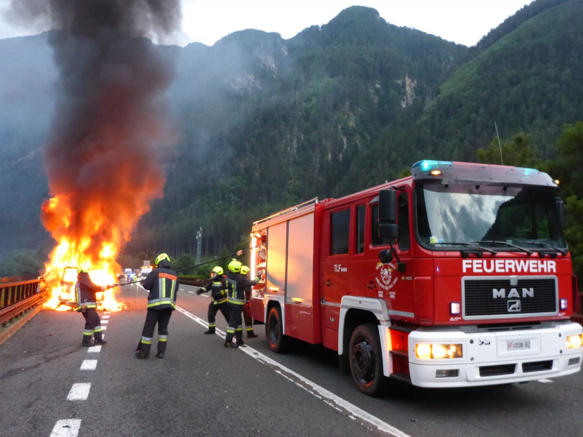 Einsatz 43 am 06.06.2018 Camper in Vollbrand auf A22 Nordspur