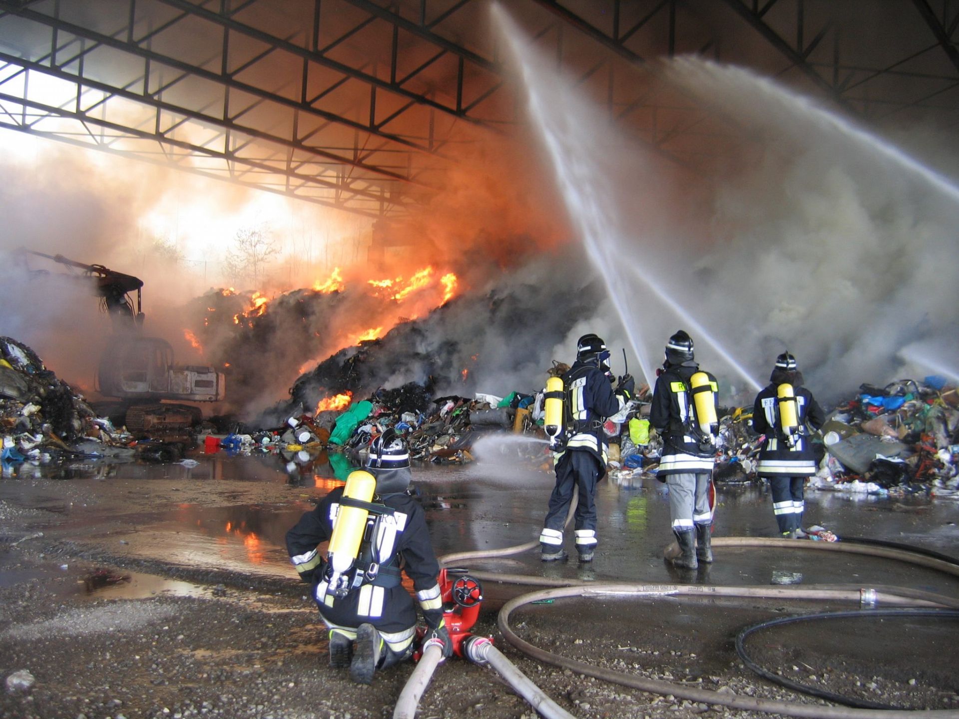 Einsatz 51 am 09.08.2007 Großbrand der Mülldeponie Schabs