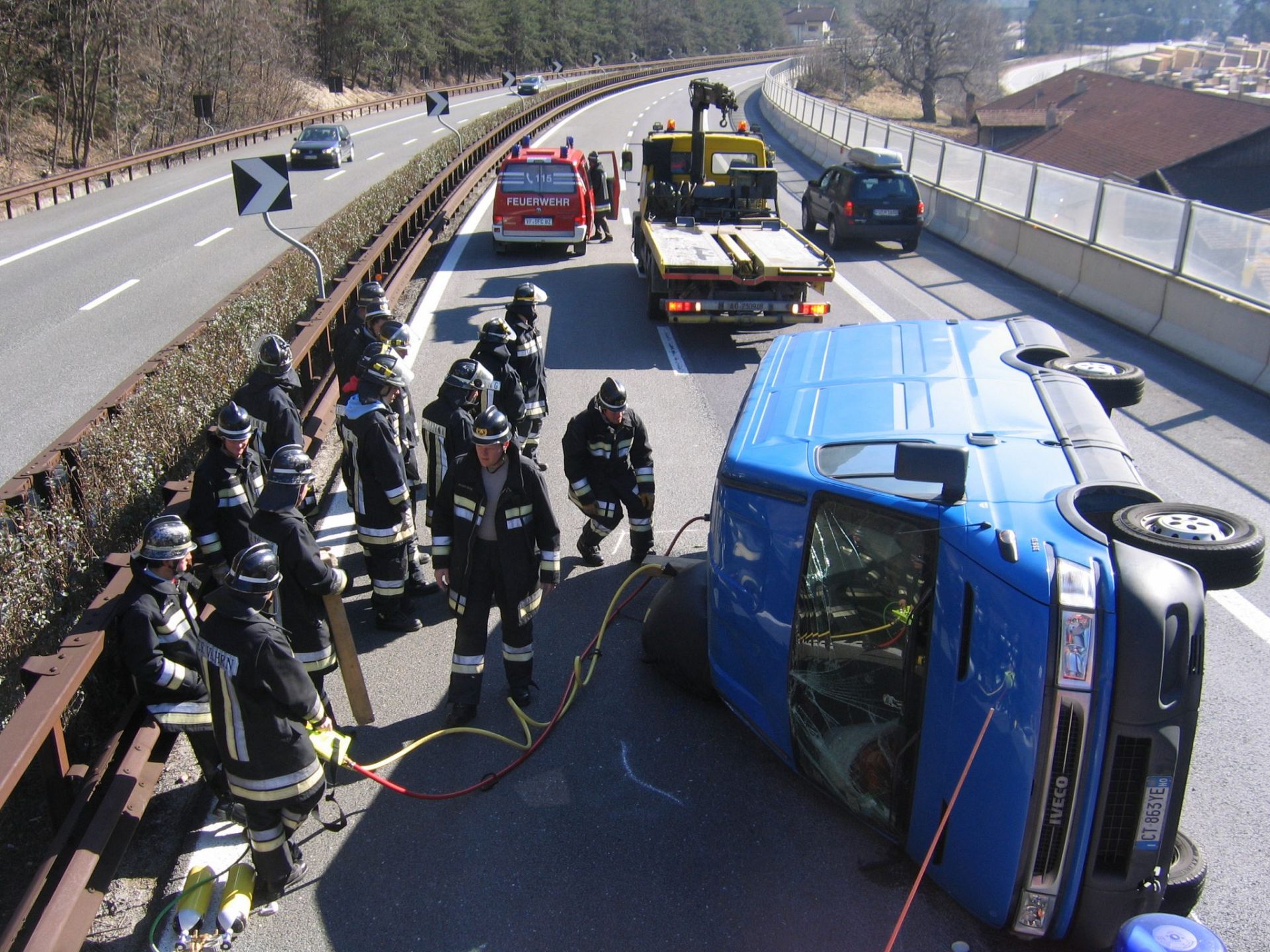 Einsatz 7 am 17.02.2008 Lieferwagen liegt auf Seite A22 Südspur