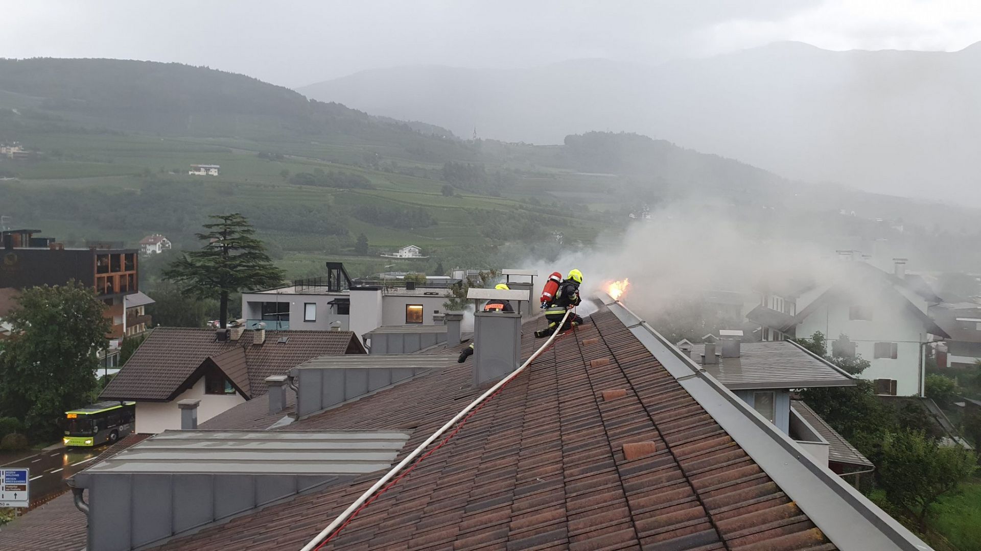 Einsatz 77 am 24.08.2020 Dachstuhlbrand nach Blitzeinschlag im Löwenviertel