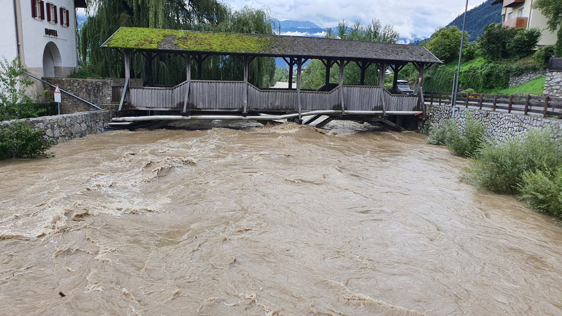 Einsatz 84 am 30.08.2020 Hochwasser Eisack bei Brückenwirt