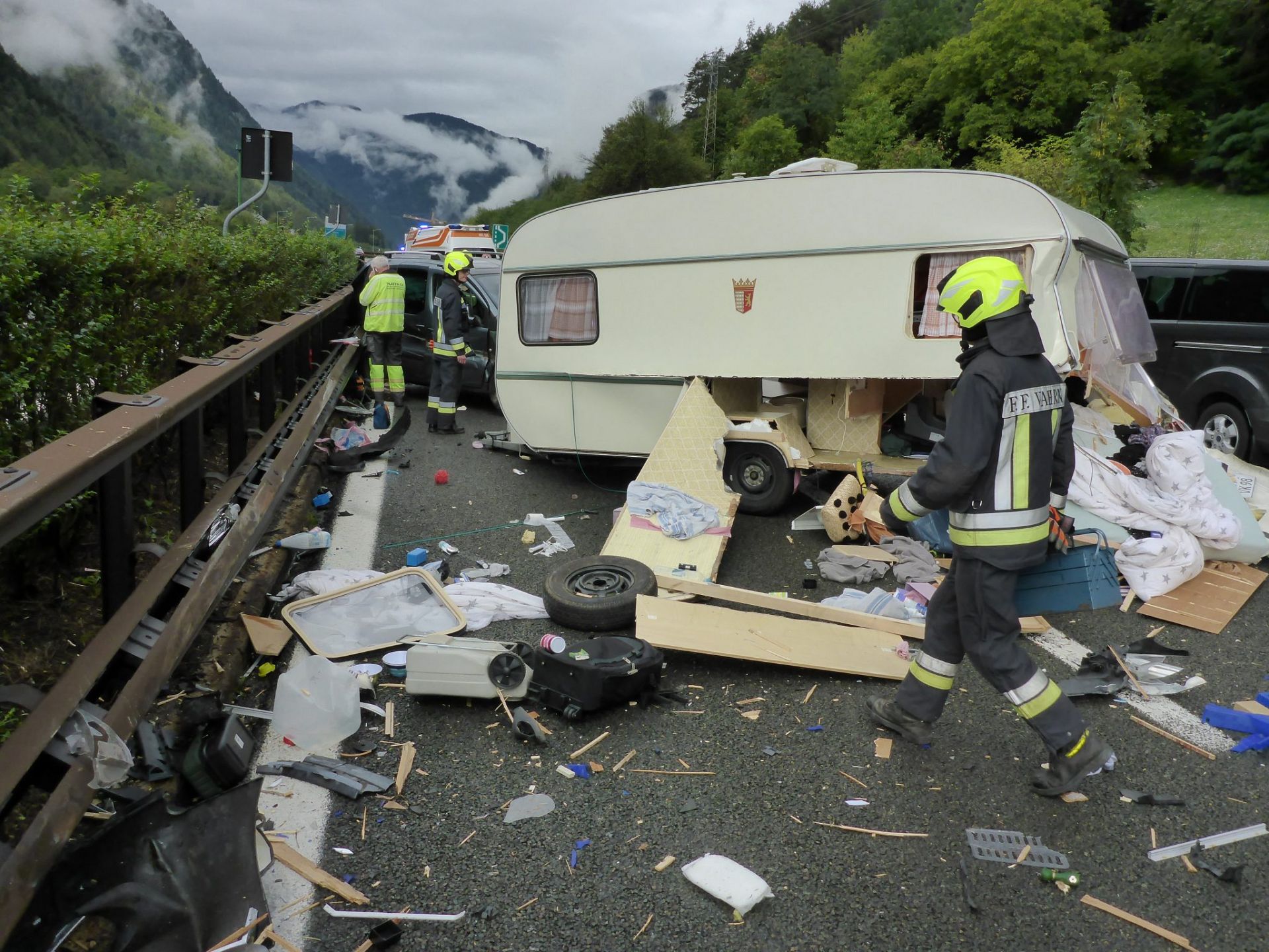 Einsatz 92 am 02.09.2018 Wohnwagen kommt ins schleudern A22 Nordspur