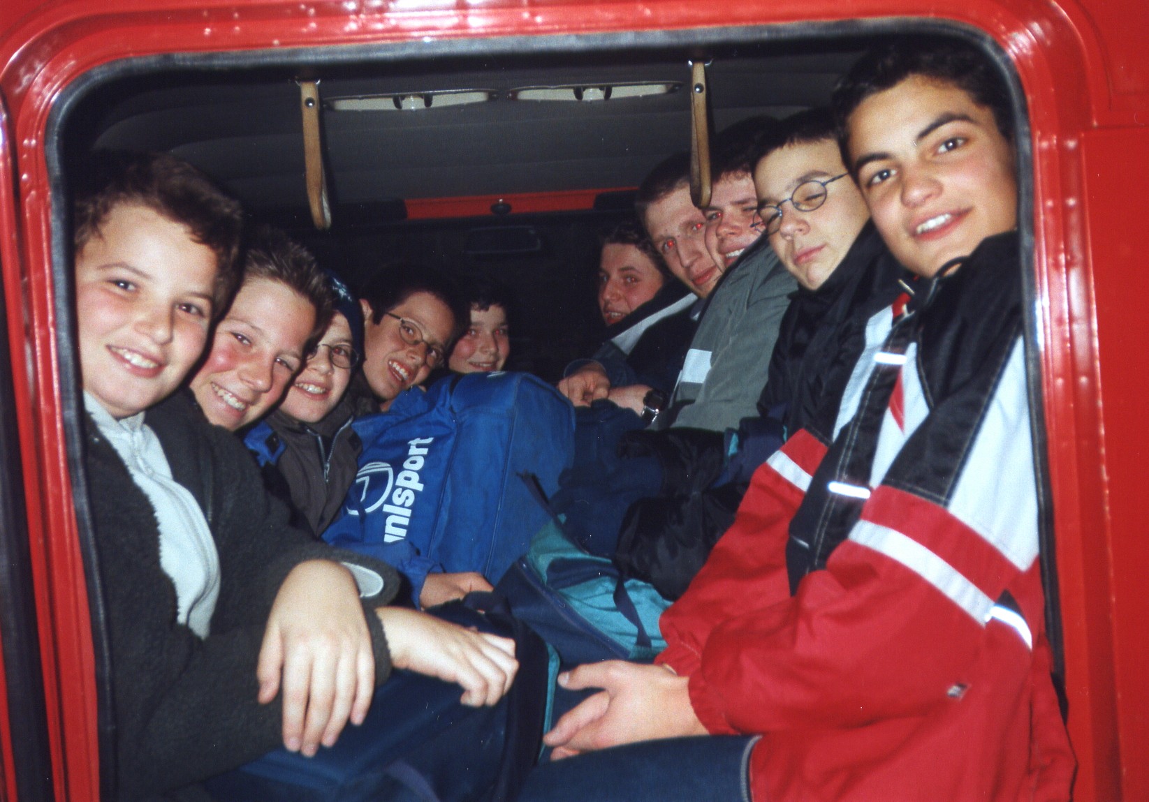 Jugendgruppe auf dem Weg zum Turnen in Salern am 05.12.2001