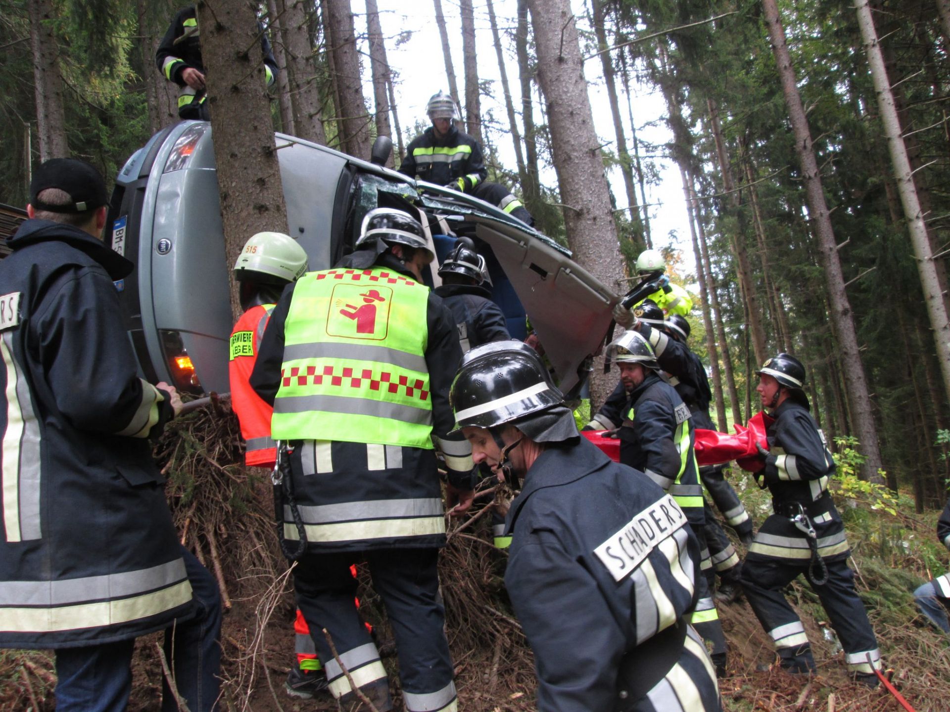Übung Verkehrsunfall mit Feuerwehr Schalders