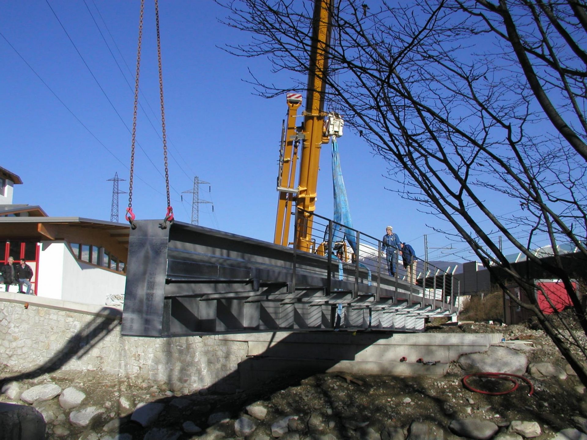 Bau der Zufahrtsbrücke