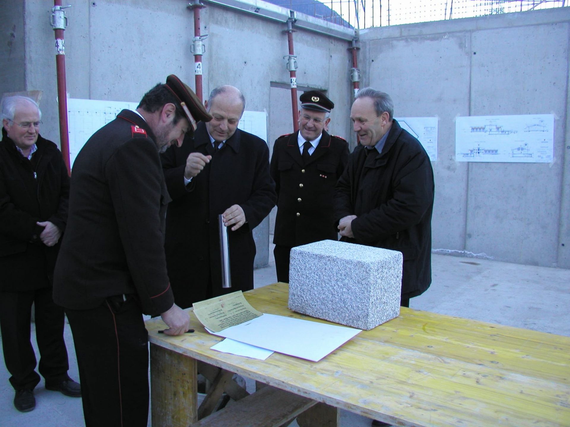 Februar 2003: Grundsteinlegung