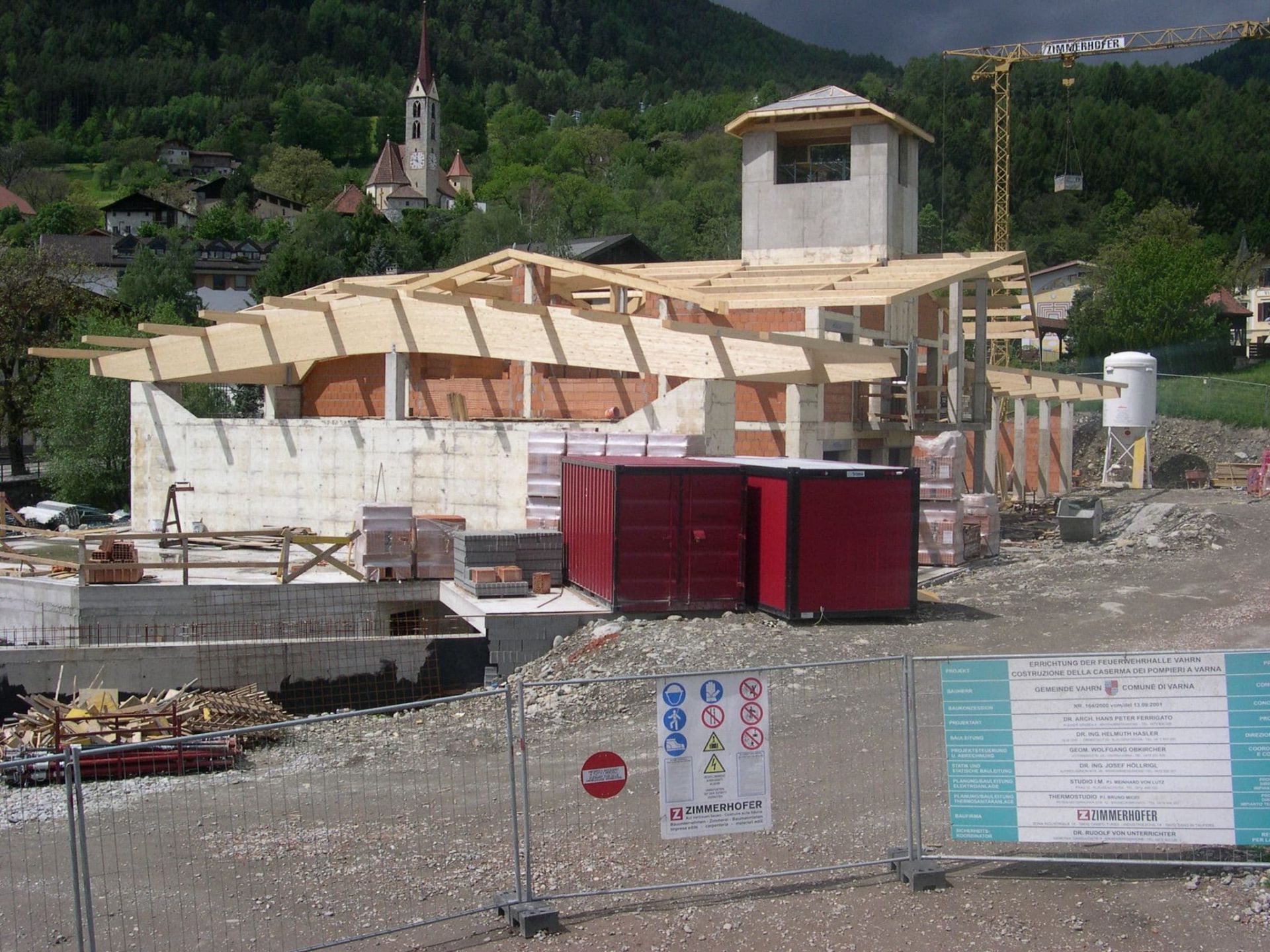Dachkonstruktion wird aufgelegt